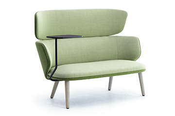 Sofa lounge de colores con respaldo alto y patas de madera Alise 4g