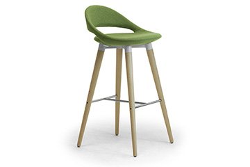 Taburete de madera para hosteleria colectiva y barra snack bar con reposapies Samba